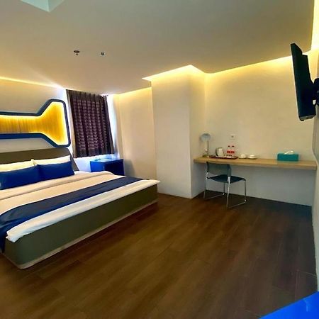 Golden Palace Hotel Batu Merah Экстерьер фото